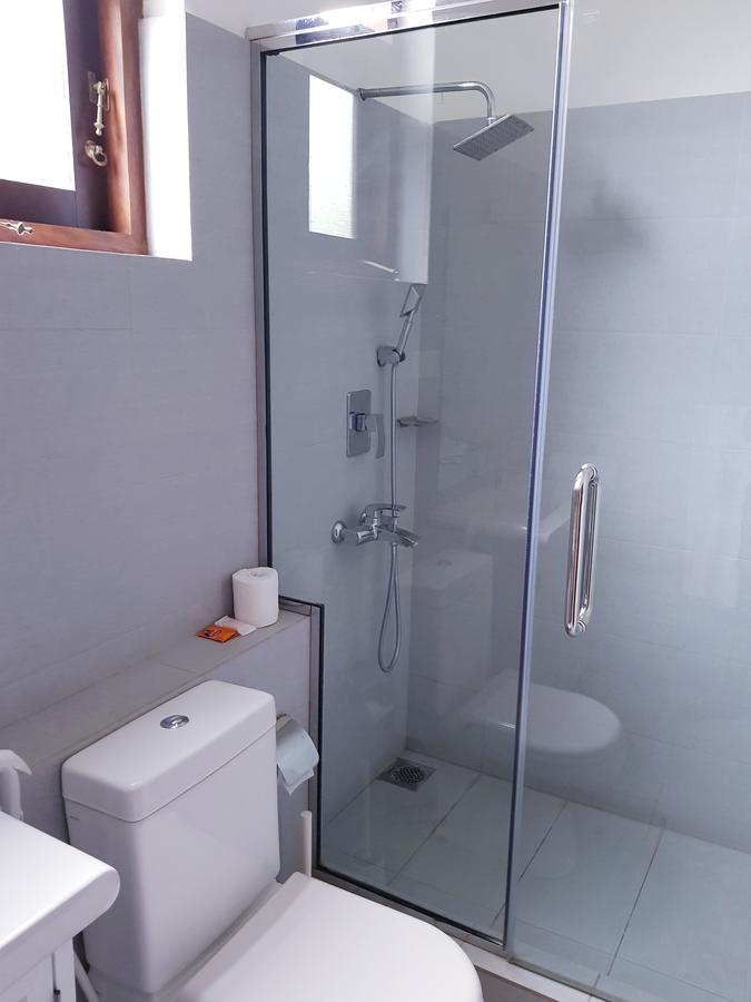 Sea Breeze Deluxe Inn Negombo Exterior photo